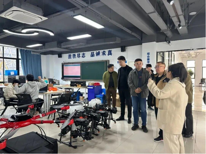民建扬州市委会聚焦低空经济开展专题调研活动