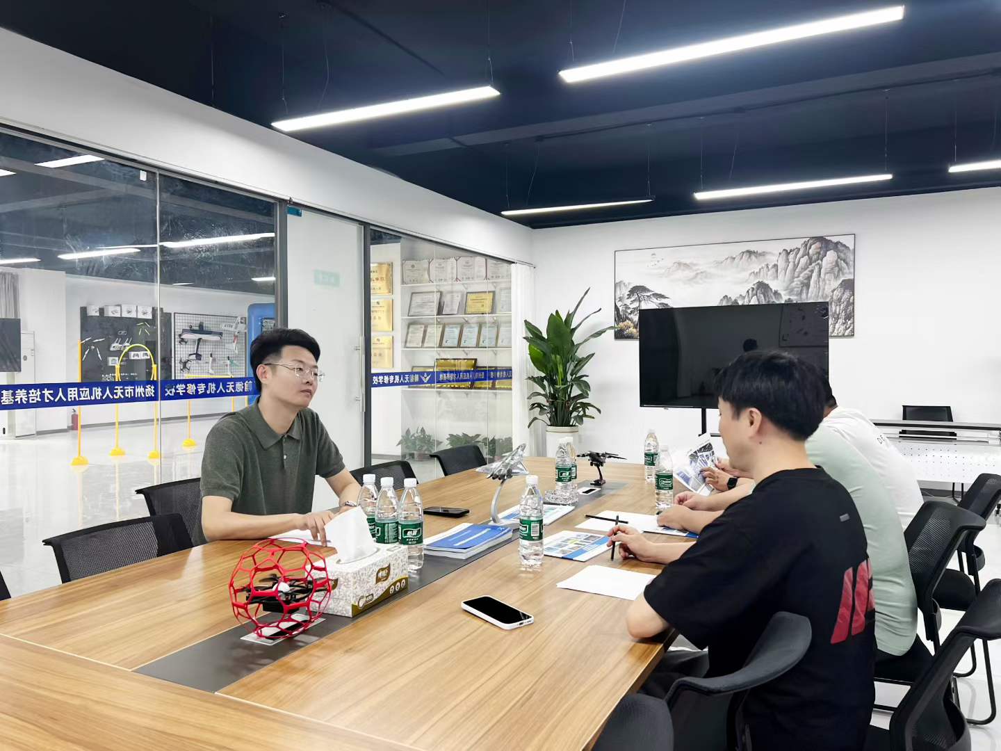 强强联动｜鲁班到家集团到访扬州翰德无人机，共筑无人机后端服务人才生态
