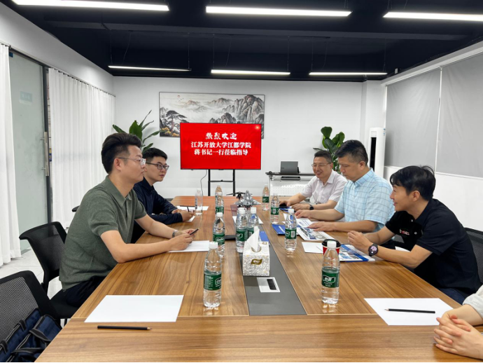 校企深度联动！翰德无人机迎来江苏开大江都学院领导调研指导