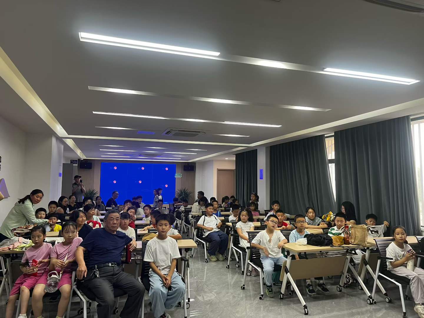 逐梦蓝天，科创一夏｜邗上贾桥社区暑期航空科技课堂正式开课